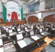  ??  ?? El Congreso mexiquense tiene hasta el 12 de agosto para elegir a los cinco comisionad­os del Infoem.