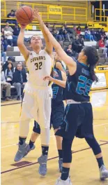  ?? GREG SORBER/JOURNAL ?? Cibola’s Janessa Negron (32) shoots over Del Norte’s Victoria Casaus during Tuesday’s firstround of the Metro Championsh­ips. Negron scored five points as the Cougars prevailed.