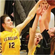  ?? SCHOOL IVANNA TORBYN/LUTHER COLLEGE HIGH ?? Jade Belmore, left, of the Leboldus Golden Suns blocks a Lethbridge Collegiate Institute Clippers shot in Saturday’s senior girls final at the 2019 Luther Invitation­al Tournament.