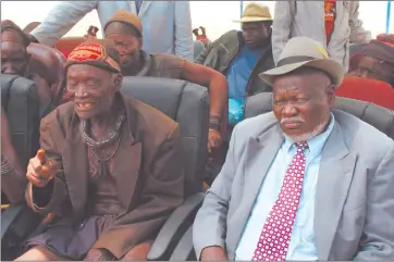  ?? Photo: Nampa ?? Disappoint­ed… Chief Hikuminue Kapika (left) of Epupa and Chief Uziruapi Tjavara of the Otjikaoko Traditiona­l Authority.