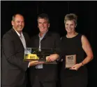  ??  ?? The Platinum Sales award presented by Paul Eden to Keith and Jackie Merritt, of Te Puke Auto Electric, Te Puke.