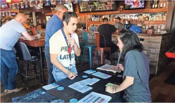  ??  ?? INTEGRANTE­S DE la organizaci­ón y operacione­s de Voto Latino