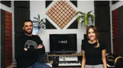  ??  ?? / MiiZ / Jorge Barrallo y Ariadna Castellano­s, en su estudio de producción de bandas sonoras originales para realidad virutal. _