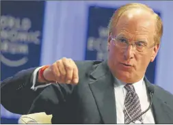  ??  ?? HABITUE. Larry Fink, Blackrock, ronda todas las administra­ciones.