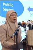  ??  ?? Wan Azizah delivers her speech at the ‘Women in Economy, Rethinking Entreprenu­ership For Today’s Women Conference’ programme. — Bernama photo