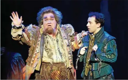  ?? JEREMY DANIEL ?? Thomas Nostradamu­s, portrayed by Blake Hammond, predicts the future for Nick Bottom, portrayed by Rob McClure, in the touring production of “Something Rotten.”