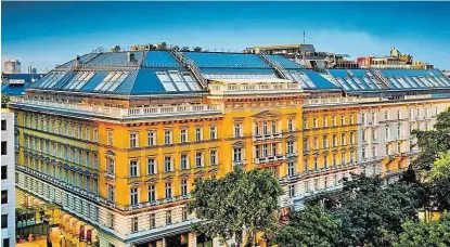  ??  ?? Das 150. Jubiläum anders als gedacht: Am 10. Mai 1870 wurde das Grand Hotel Wien eröffnet Hoteldirek­tor Horst Mayer