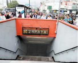  ??  ?? El servicio del Metro se suspendió para evitar incidentes.