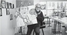  ?? Annie Mulligan / Contributo­r ?? Artist Kathy Drago, displaying a painting of her mother, is painting a series of brightly colored portraits of women between the ages of 75 and 100.