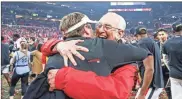  ?? UGa sports communicat­ions — Tony Walsh ?? Loran Smith hugs Georgia coach Kirby Smart following the Jan. 10, 2022, national championsh­ip game.