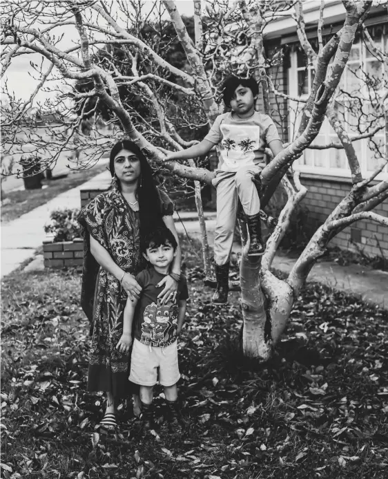  ??  ?? Susan and her children, Ballarat, 2021. Photograph­s by paralogos (@paralogosa­u)