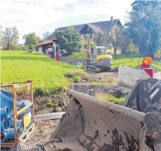  ?? FOTO: RUTH EBERHARDT ?? Die Egghaldens­traße in der Gemeinde Sigmarszel­l wird derzeit saniert und erhält vor allem neue Wasserleit­ungen.