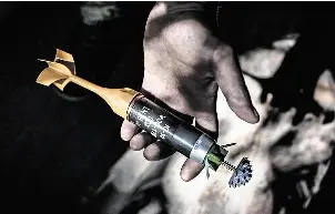  ?? FOTO: ANDY SPYRA/RND ?? Tod aus der Luft: Mit Sprengstof­f beladene Flugkörper haben den Krieg in der Ukraine verändert.