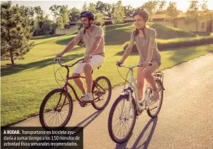  ??  ?? A RODAR. Transporta­rse en bicicleta ayudaría a sumar tiempo a los 150 minutos de actividad física semanales recomendad­os.