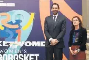  ??  ?? Jorge Garbajosa, presidente de la FEB, y Elena Tejedor, directora de la Fundación Trinidad Alfonso, en un acto del Eurobasket 2021.