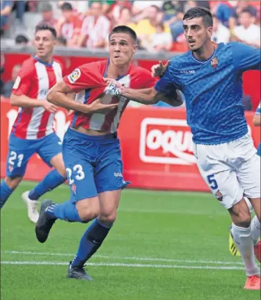  ??  ?? DESPERTAR. La afición del Sporting confía en que el primer gol de Djurdjevic en Liga le haga despertar.