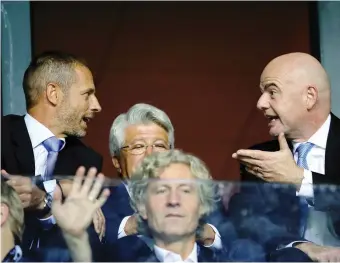 ?? GETTY ?? Un colloquio in tribuna tra Aleksander Ceferin, presidente Uefa, e Gianni Infantino, numero 1 della Fifa