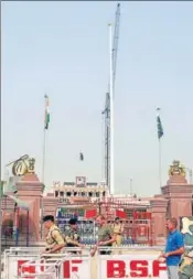  ?? SAMEER SEHGAL/HT ?? The pole erected to hoist Pak flag, visible on Indian side at AttariWaga­h Border on Friday. Pakistan has plans to hoist the ‘world’s eighth tallest’ flag on August 14.