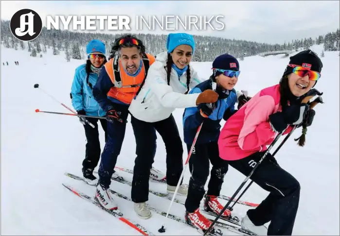  ?? FOTO: MORTEN UGLUM ?? Venstres Abid Raja på vinterferi­e på Norefjell sammen med familien sin. F.v. Sara, Abid Raja, kona Nadia Ansar, Adam og Maya. Mandag møter Raja integrerin­gsminister­ens departemen­t for å presentere sine ideer.