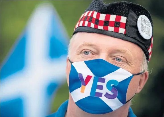  ?? Picture: PA. ?? A member from All Under One Banner takes part in a demonstrat­ion for Scottish independen­ce outside Holyrood.