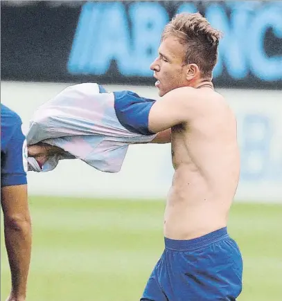  ?? FOTO: GETTY ?? Arthur (23 años) fue suplente en Vigo y salió al final, aún con 1-2
Cambiará el azulgrana por la camiseta ‘bianconera’ de la Juve
