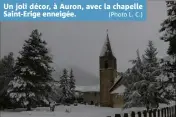  ?? (Photo L. C.) ?? Un joli décor, à Auron, avec la chapelle Saint-Erige enneigée.