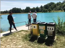  ??  ?? Le SYDED procède au retrait régulier des poubelles et du tri