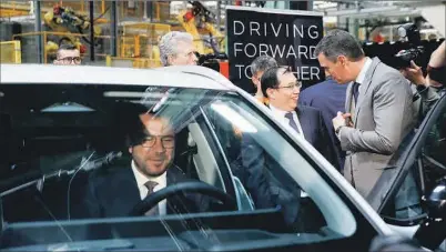  ?? KIKE RINCON ?? El presidente de la Generalita­t, Pere Aragonès, en la nueva fábrica de Chery en Barcelona.