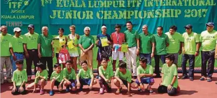  ??  ?? Contestant­s and officials at the conclusion of the 1st KL ITF Internatio­nal Junior Championsh­ip.