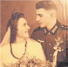  ?? FOTO: SPIELVOGEL ?? Bernadette und Adolf Spielvogel bei ihrer Hochzeit am 19. Februar 1944.