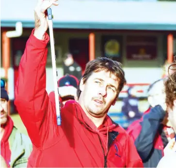  ??  ?? Buln Buln coach Brent Eastwell addresses his players at three quarter time after Catani closed the gap to less than two goals.