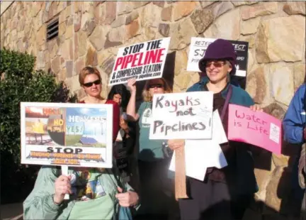  ?? WAYNE PARRY — THE ASSOCIATED PRESS ?? Opponents of a proposed natural gas line that would run through New Jersey’s federally protected Pinelands reserve gather outside a hotel in Cherry Hill N.J., Friday before a Pinelands Commission meeting at which the proposal was to be voted on. The...