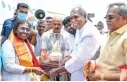  ?? ?? Droupadi Murmu being welcomed by Chief Minister N Rangasamy on Saturday