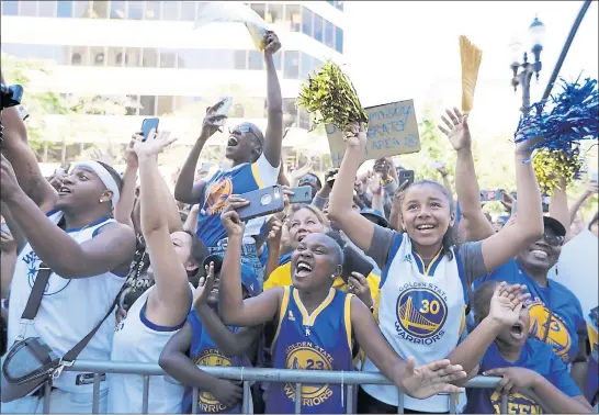  ?? LAURA A. ODA — STAFF PHOTOGRAPH­ER ?? Despite the crush of fans, Oakland police reported no arrests, citations or vandalism. The heat, which reached 77 degrees, resulted in numerous medical calls, mostly heat-related.