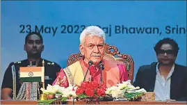  ?? WASEEM ANDRABI/HT ?? Jammu and Kashmir lieutenant governor Manoj Sinha addressing a press conference after hosting G20 delegates at the Raj Bhawan in Srinagar.