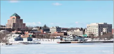  ?? Cassandra Day / Hearst Connecticu­t Media ?? Downtown Middletown is seen from the Portland side of the Connecticu­t River.