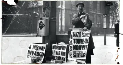  ??  ?? Nyheden om invasionen af Danmark og Norge spredes i London den 9. april 1940.