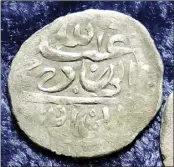  ?? AP photo ?? A 17th century silver coin that was struck in 1693 in Yemen was found at a farm, in Middletown, R.I., in 2014 by Jim Bailey.