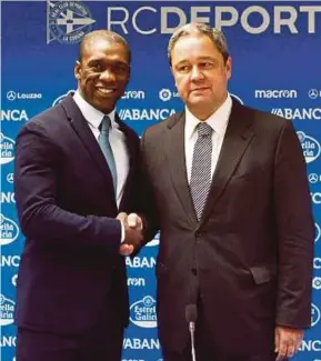  ?? EPA PIC ?? Deportivo La Coruna new head coach Clarence Seedorf (left) is welcomed by club president Tino Fernandez on Monday.