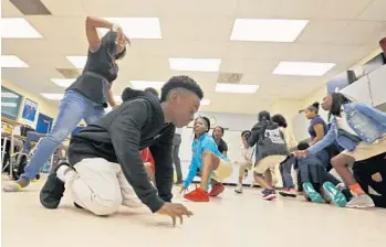  ?? PHOTOS BY WILFREDO LEE/AP ?? Drama teacher Tanisha Cidel, left, instructs Alex Hibbert, foreground, and his classmates to be lions during drama class Wednesday at Norland Middle School, which is honoring its Oscar winners on its sign.