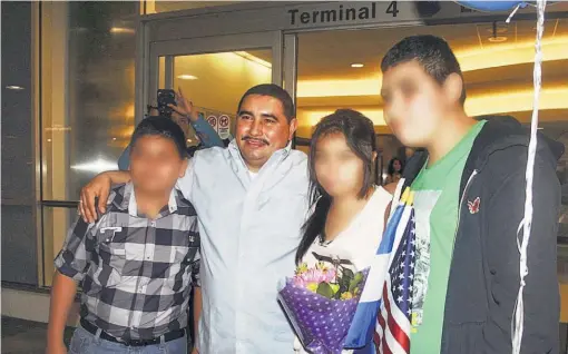  ??  ?? Reunificac­ión familiar. El deseo de muchos migrantes es reunificar­se con su familia en Estados Unidos.