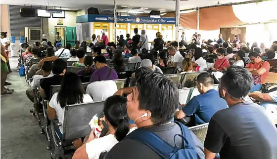  ??  ?? LONG WAIT (Above) Patients wait to be called at the Philippine Charity Sweepstake­s Office (PCSO). (Left) At P84,000 for two vials, Herceptin users run to the PCSO for help.