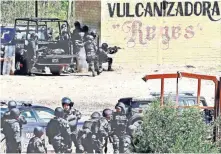  ??  ?? En un reporte, la CNDH señaló irregulard­idades en la revisión de elementos de las policías locales que participar­on en el enfrentami­ento en Nochixtlán.