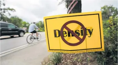 ?? RICARDO RAMÍREZ BUXEDA/STAFF PHOTOGRAPH­ER ?? A “No Density” sign in a yard along Aloma Avenue in Winter Park this week is one of many scattered across the city.