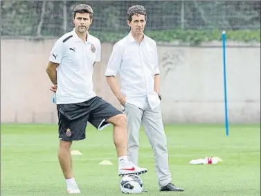  ?? FOTO: LLIBERT TEIXIDÓ ?? Mauricio Pochettino y Ramon Planes, actual adjunto de Eric Abidal en la secretaría técnica del Barça, hicieron muchas migas en el Espanyol y trabajaron luego juntos en el Tottenham