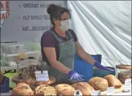  ?? LAUREN HALLIGAN — MEDIANEWS GROUP ?? NightWork Bread Co. cofounder Cindy Rosenberg interacts with customers at the Spa City Farmers’ Market.