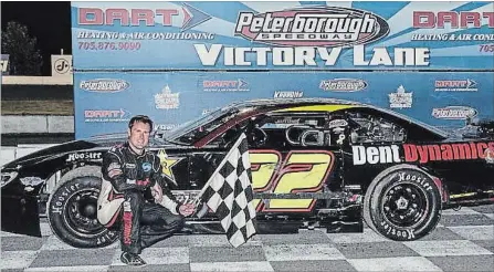  ?? MORGAN-AMBER PHOTOGRAPH­Y ?? Chris Mitchell (No. 22) picked up the Late Model feature win Saturday at Peterborou­gh Speedway.