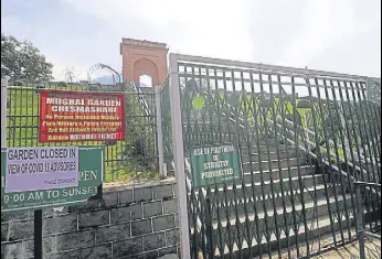  ?? WASEEM ANDRABI/HT ?? The Jammu and Kashmir administra­tion on Monday ordered closure of all parks and gardens in Srinagar to contain coronaviru­s.