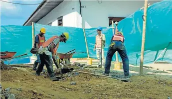  ?? | LUIS FERNANDO RODRÍGUEZ LAPATRIA FOTO ?? Los habitantes se quejan porque no hay una respuesta clara de quién les va a pavimentar.