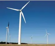  ?? PETER J. THOMPSON/POSTMEDIA NEWS ?? Sixty-two Ontario communitie­s have declared themselves ‘unwilling hosts’ to provincial­ly approved industrial windpower projects. They want to decide where windmills go.